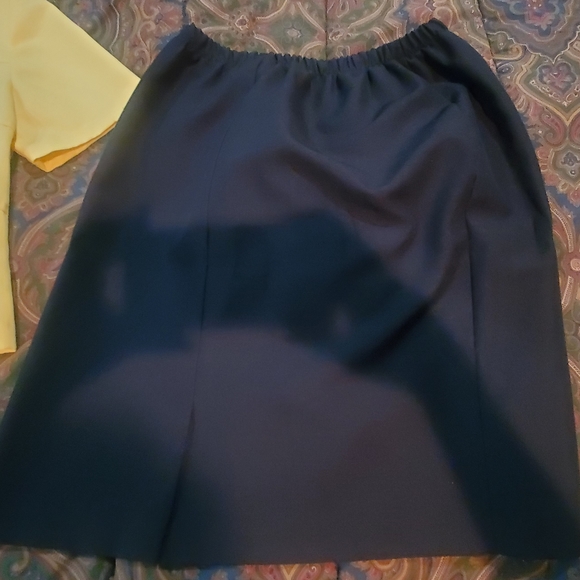 Suit for Young Adults! Two pieces Jacket and skirts By S.B. Inc! - Picture 6 of 8